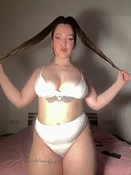 AlyraMoon online show from 04/22/26, 08:54