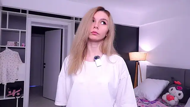 DarlineHoldness online show from 04/22/26, 06:05