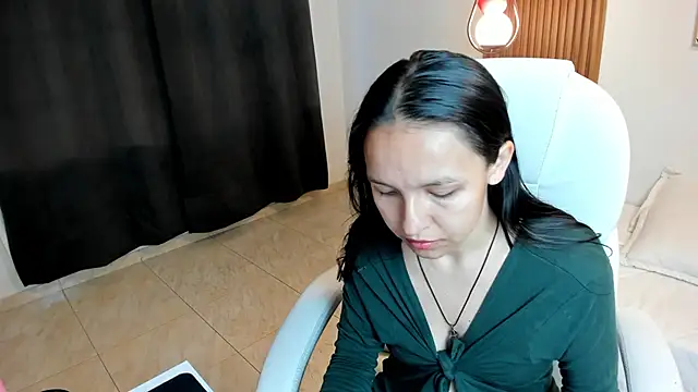 Snapshot of luniksa chatting on 05/26/26, 10:55 luniksa online show from 05/26/26, 10:55