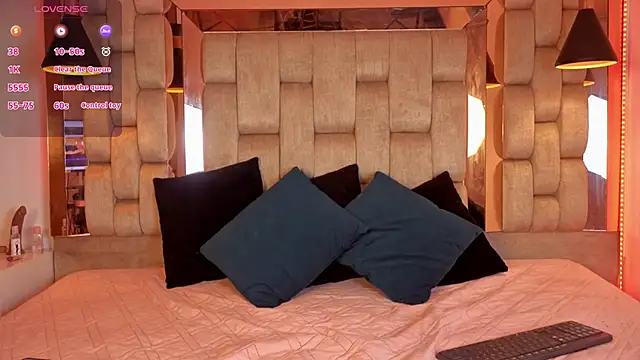 Lunaxh1 online show from 04/22/26, 01:23