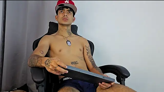 MIGUEL AGUIRRECA online show from 04/24/26, 02:58