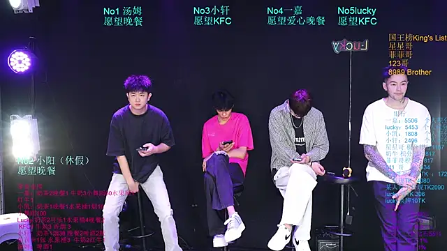 Snapshot of Zouzouboy-001 chatting on 06/17/26, 12:18 Zouzouboy-001 online show from 06/17/26, 12:18