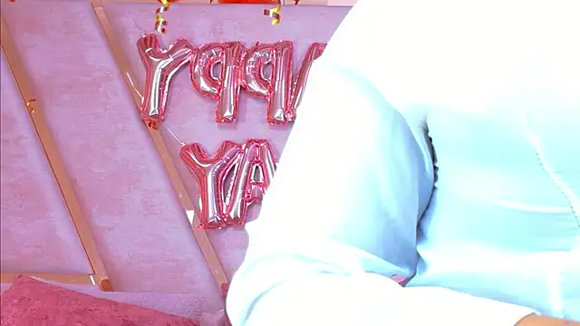 TiannahGlow online show from 05/14/26, 12:23