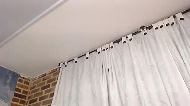 ailyn-28 online show from 04/23/26, 12:01