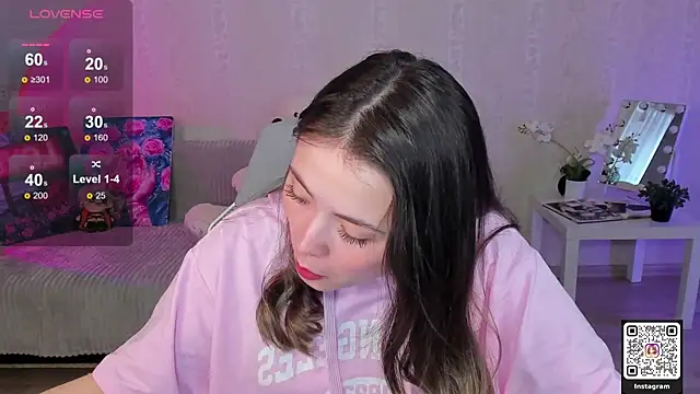 LinnLove online show from 04/23/26, 06:58