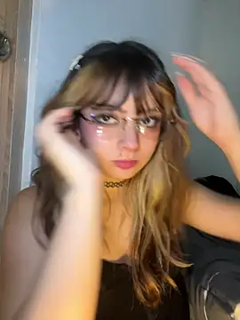 Snapshot of sofiakitty_love chatting on 05/30/26, 03:14 sofiakitty love online show from 05/30/26, 03:14