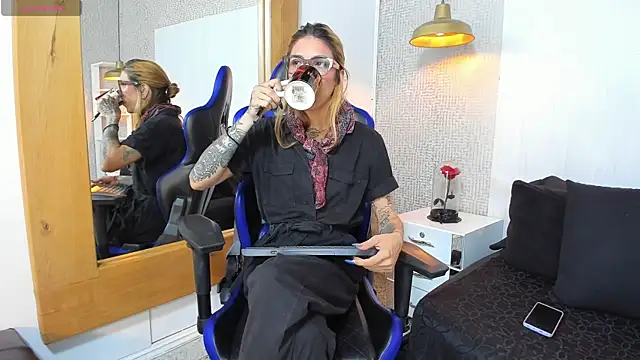 JessieGarvet19 online show from 04/22/26, 04:37