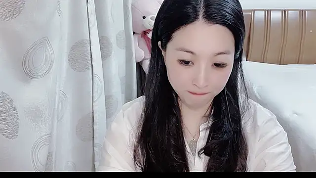 Snapshot of D-Misslu chatting on 07/04/26, 12:44 D-Misslu online show from 07/04/26, 12:44