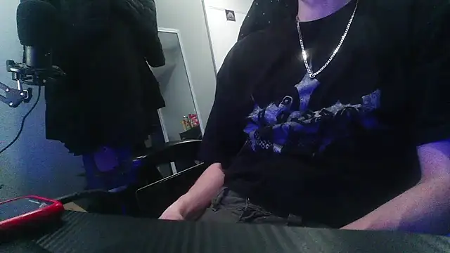 8inchesfr online show from 05/04/26, 02:51