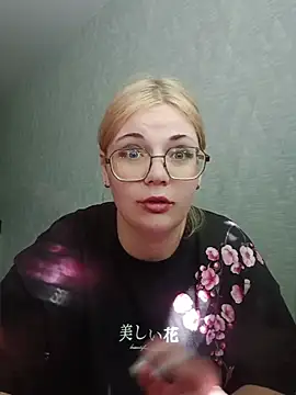 Snapshot of LoisFox chatting on 06/09/26, 11:33 LoisFox online show from 06/09/26, 11:33
