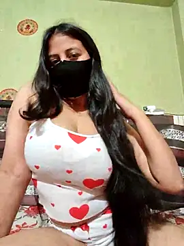 Snapshot of Priya_9945 chatting on 05/24/26, 04:28 Priya 9945 online show from 05/24/26, 04:28