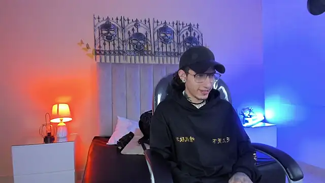 Vergil Noir  online show from 05/19/26, 04:08