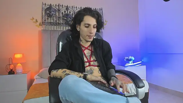 Vergil Noir  online show from 05/20/26, 04:40