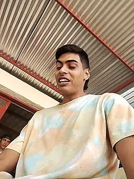 hot latinox online show from 04/22/26, 02:51