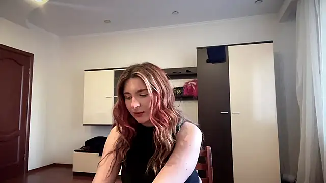 June Kiss online show from 05/04/26, 02:24