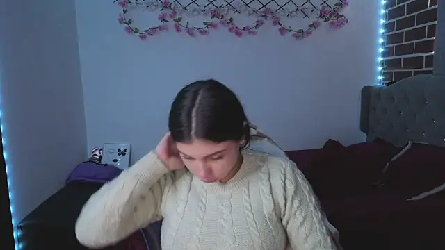 isabella monntolvo online show from 05/20/26, 07:42