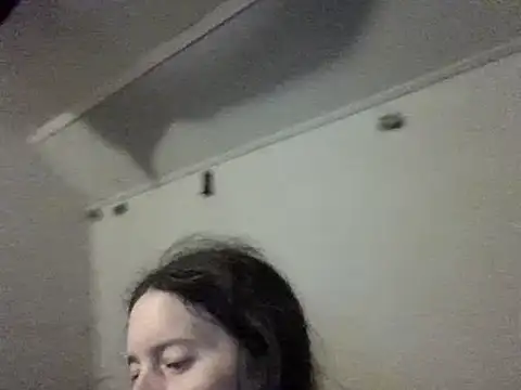 Snapshot of Mini83 chatting on 05/19/26, 04:35 Mini83 online show from 05/19/26, 04:35