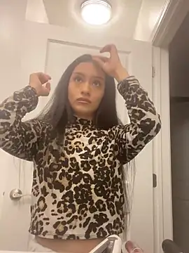 leenachanel online show from 04/22/26, 11:06