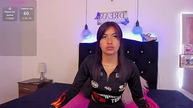 lizz cherry  online show from 04/22/26, 09:16