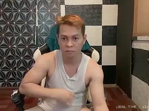 Snapshot of FuckMeeGUYS chatting on 05/25/26, 04:18 FuckMeeGUYS online show from 05/25/26, 04:18