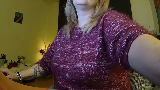 Snapshot of Divineblond chatting on 01/30/25, 09:47 Divineblond online show from 01/30/25, 09:47