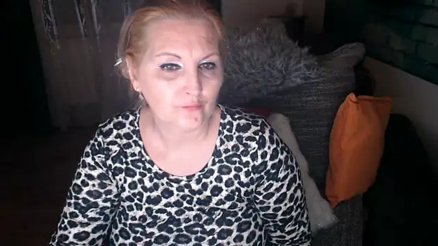 Snapshot of Divineblond chatting on 02/01/25, 10:55 Divineblond online show from 02/01/25, 10:55
