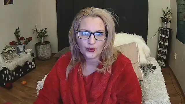 Snapshot of Divineblond chatting on 02/08/25, 02:58 Divineblond online show from 02/08/25, 02:58
