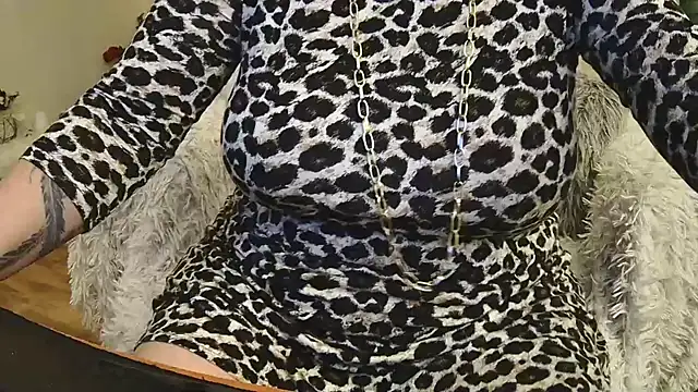 Snapshot of Divineblond chatting on 02/12/25, 10:04 Divineblond online show from 02/12/25, 10:04