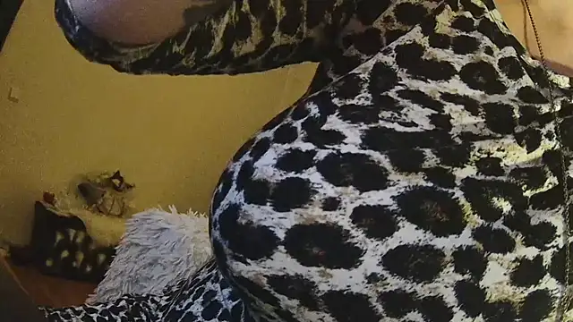Snapshot of Divineblond chatting on 02/14/25, 02:18 Divineblond online show from 02/14/25, 02:18