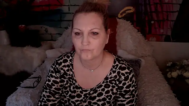 Snapshot of Divineblond chatting on 03/06/25, 08:30 Divineblond online show from 03/06/25, 08:30