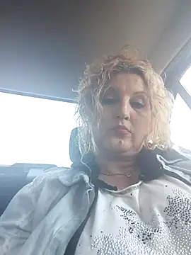 Snapshot of Divineblond chatting on 03/09/25, 12:20 Divineblond online show from 03/09/25, 12:20
