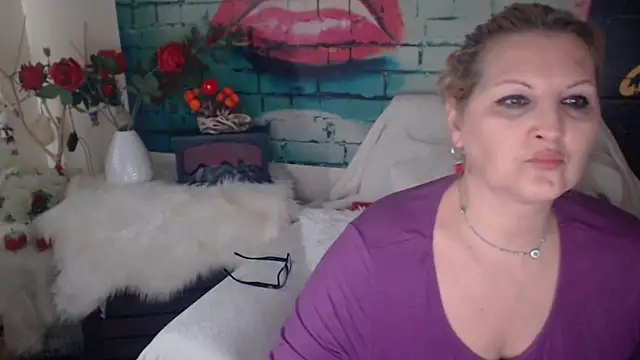 Snapshot of Divineblond chatting on 03/11/25, 11:55 Divineblond online show from 03/11/25, 11:55