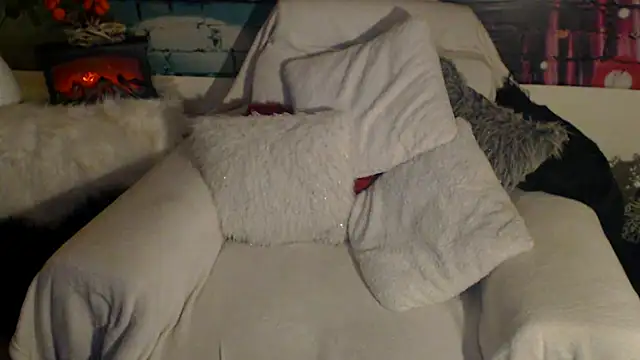 Snapshot of Divineblond chatting on 03/11/25, 08:20 Divineblond online show from 03/11/25, 08:20