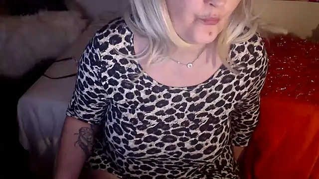 Snapshot of Divineblond chatting on 03/14/25, 01:37 Divineblond online show from 03/14/25, 01:37
