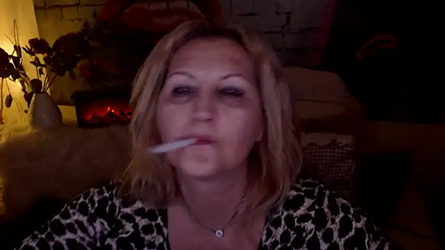 Snapshot of Divineblond chatting on 03/15/25, 11:06 Divineblond online show from 03/15/25, 11:06