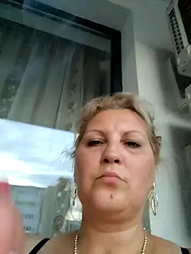 Snapshot of Divineblond chatting on 09/14/25, 04:39 Divineblond online show from 09/14/25, 04:39