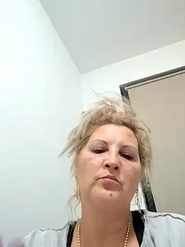 Snapshot of Divineblond chatting on 10/04/25, 04:38 Divineblond online show from 10/04/25, 04:38