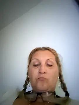 Snapshot of Divineblond chatting on 10/09/25, 02:15 Divineblond online show from 10/09/25, 02:15