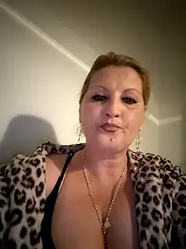 Snapshot of Divineblond chatting on 10/11/25, 09:35 Divineblond online show from 10/11/25, 09:35