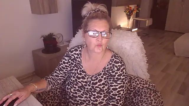 Snapshot of Divineblond chatting on 10/16/25, 10:55 Divineblond online show from 10/16/25, 10:55