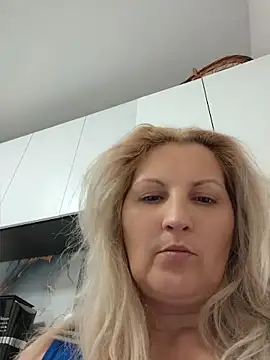 Divineblond online show from 05/13/26, 11:00