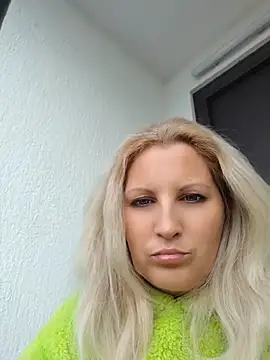 Divineblond online show from 05/17/26, 03:30