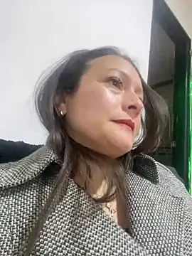 SamiiContreras  online show from 05/28/26, 11:07