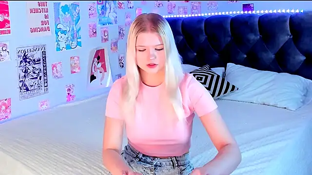 LunariaFox online show from 04/27/26, 02:26