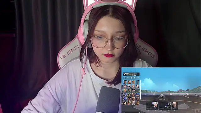 PinkiiAura online show from 04/29/26, 06:47