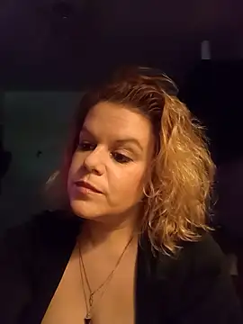 Snapshot of Maryquenn chatting on 05/21/26, 01:18 Maryquenn online show from 05/21/26, 01:18