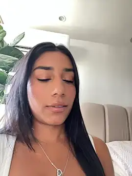 Snapshot of SaryJonex chatting on 07/15/26, 02:33 SaryJonex online show from 07/15/26, 02:33