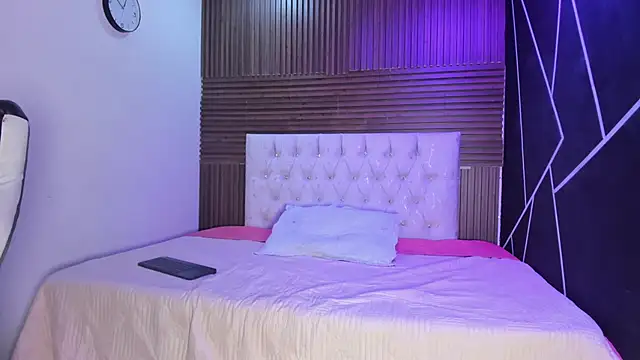 EmilyMora1  online show from 05/20/26, 04:51