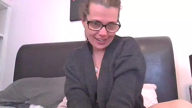 Mayra small online show from 04/29/26, 08:18