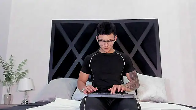 Alan Salazar online show from 05/19/26, 06:03